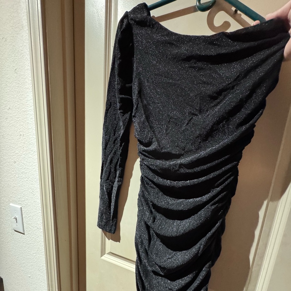 Black Windsor Sparkle one arm off the shoulder scrunch dress